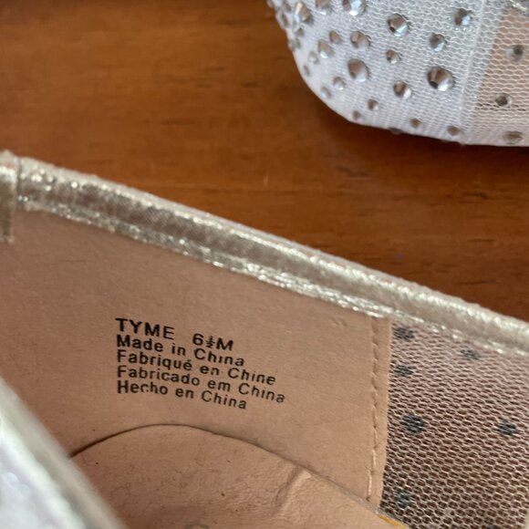 NWT De Blossom Collection Womens Silver Embellished Ballet Flats Size 6.5 - Picture 9 of 10